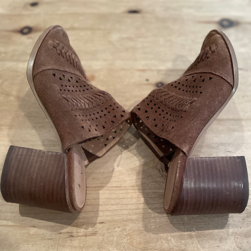 Caslon Maggie Brown Suede Slide braided laser cut heels boho festival 8.5